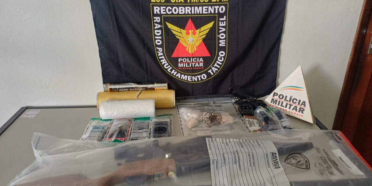 Polícia Militar prende cinco suspeitos e apreende drogas e armas durante operação