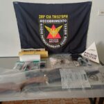 Cinco suspeitos foram presos e armas e drogas são apreendidas durante operação da Polícia Militar