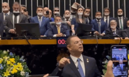 Obstrução e protesto: oposição reage à decisão de Moraes contra Bolsonaro
