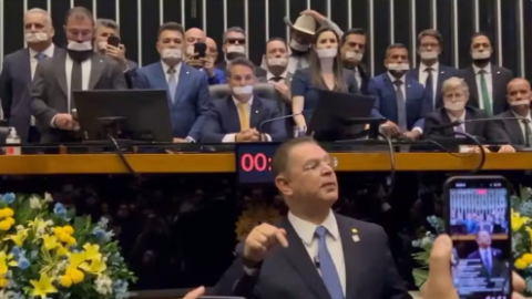 Obstrução e protesto: oposição reage à decisão de Moraes contra Bolsonaro