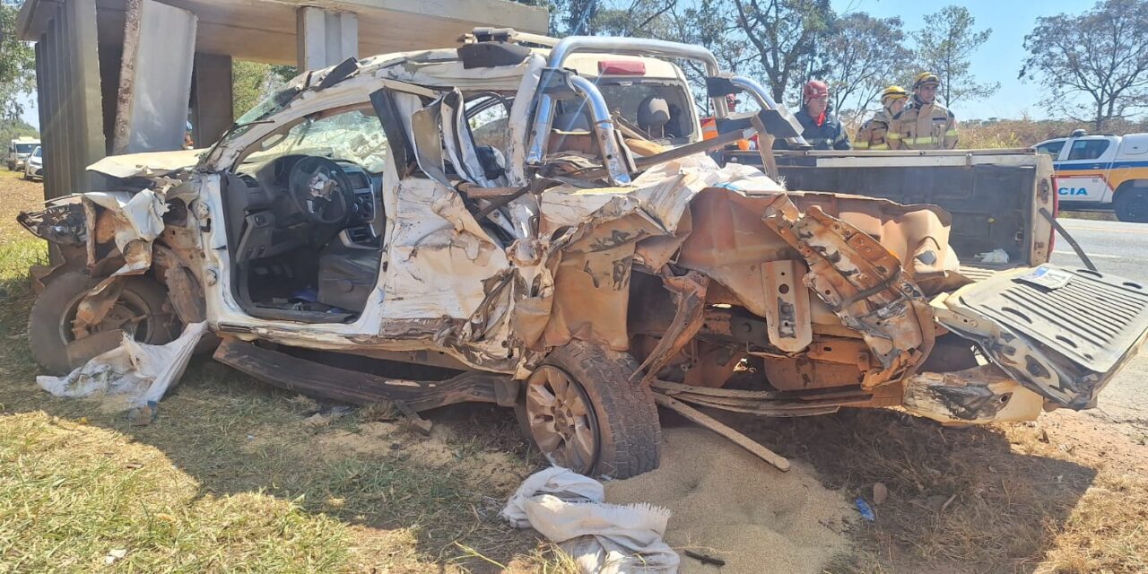 Colisão entre três veículos deixa motorista ferido em Formiga