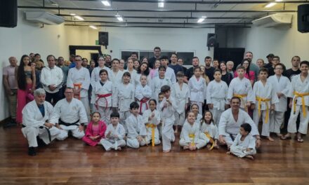 Alunos do Instituto Tatame do Bem participam de graduação de faixas de karatê em Formiga