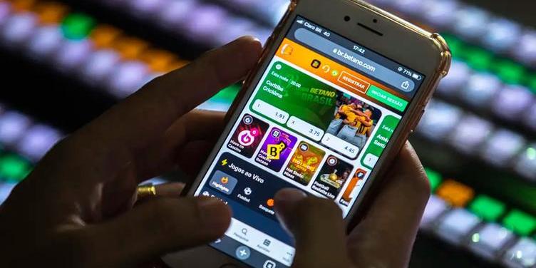 Influenciadores digitais são alvos de operação contra jogo ilegal online em Minas, Rio e SP