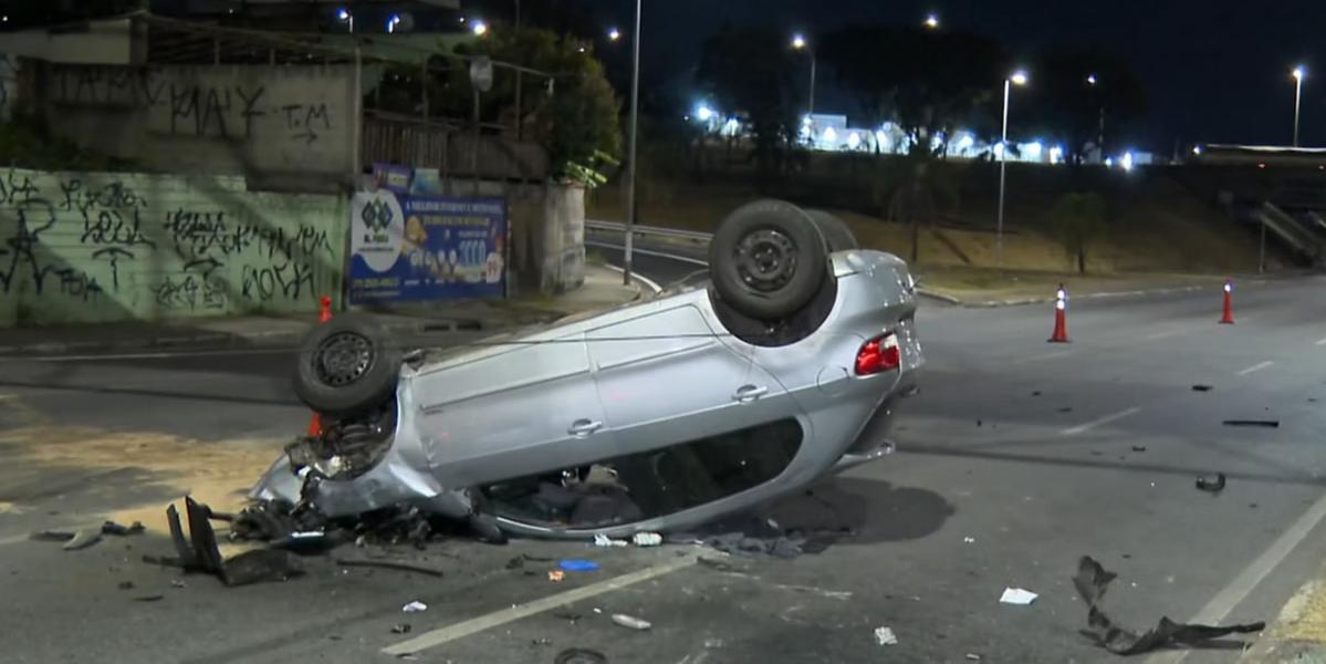 Torcedor do Cruzeiro morre em acidente após capotamento na Cristiano Machado, em BH