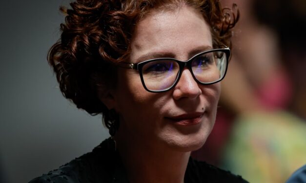 Carla Zambelli passa mal durante audiência na Itália, mas prossegue com processo de extradição