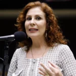 Justiça italiana mantém Carla Zambelli presa por risco máximo de fuga