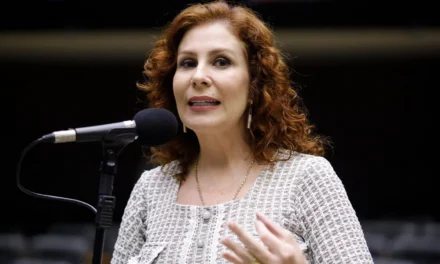 Justiça italiana mantém Carla Zambelli presa por risco máximo de fuga