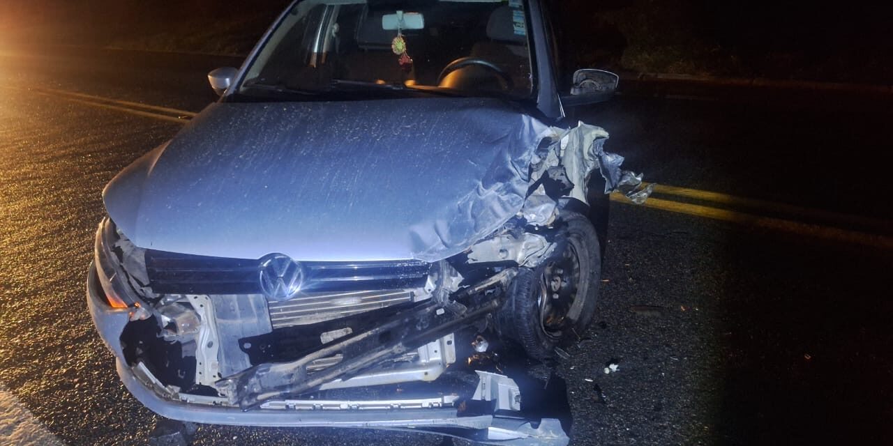 Colisão entre dois gol na MG-050, em Pedra do Indaiá, deixa duas vítimas feridas