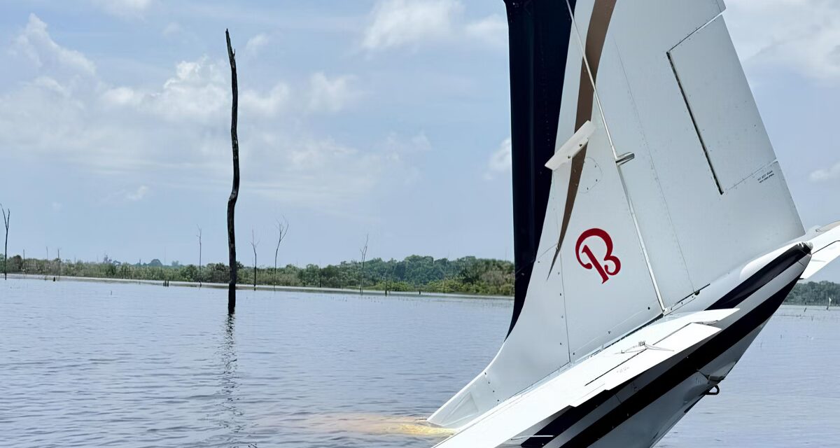 FAB intercepta avião venezuelano com drogas na Amazônia; piloto lança aeronave em represa