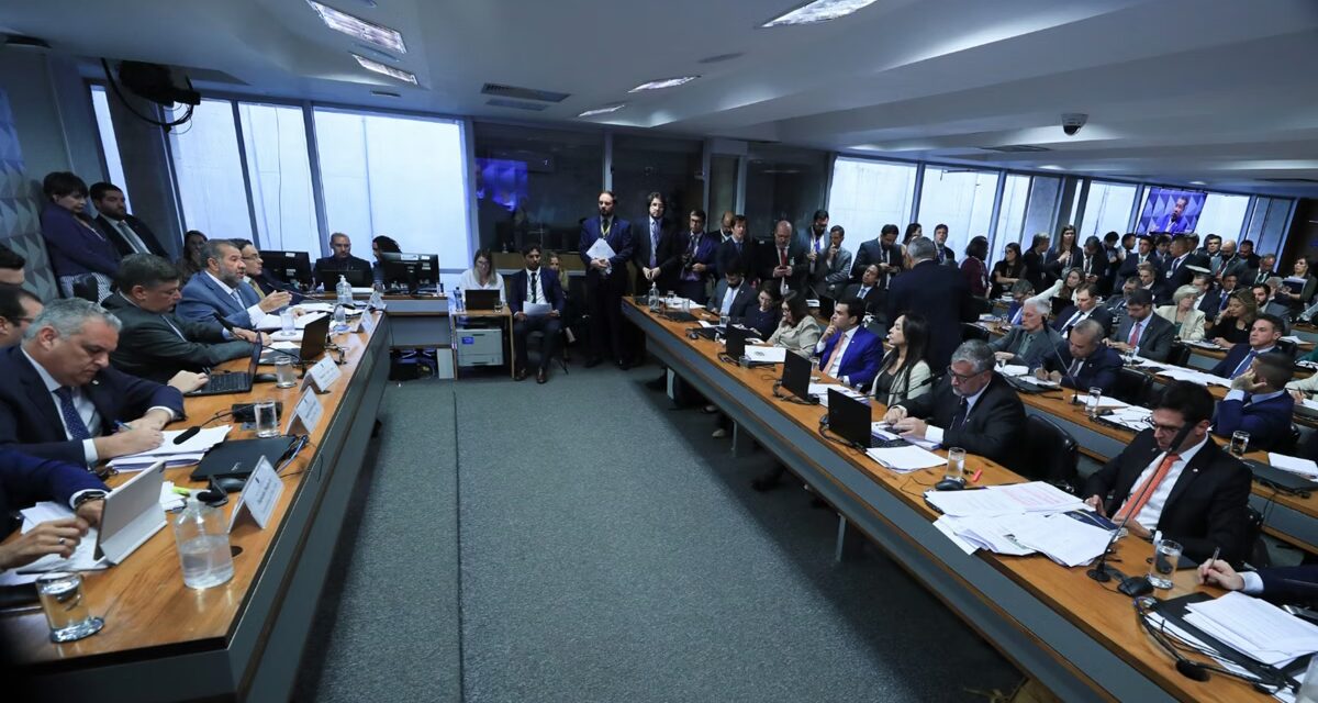 Tensão marca reunião da CPMI do INSS com troca de acusações entre parlamentares