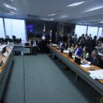 Tensão marca reunião da CPMI do INSS com troca de acusações entre parlamentares
