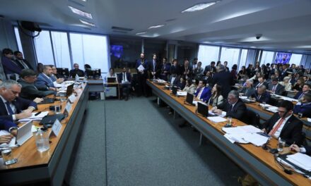Tensão marca reunião da CPMI do INSS com troca de acusações entre parlamentares