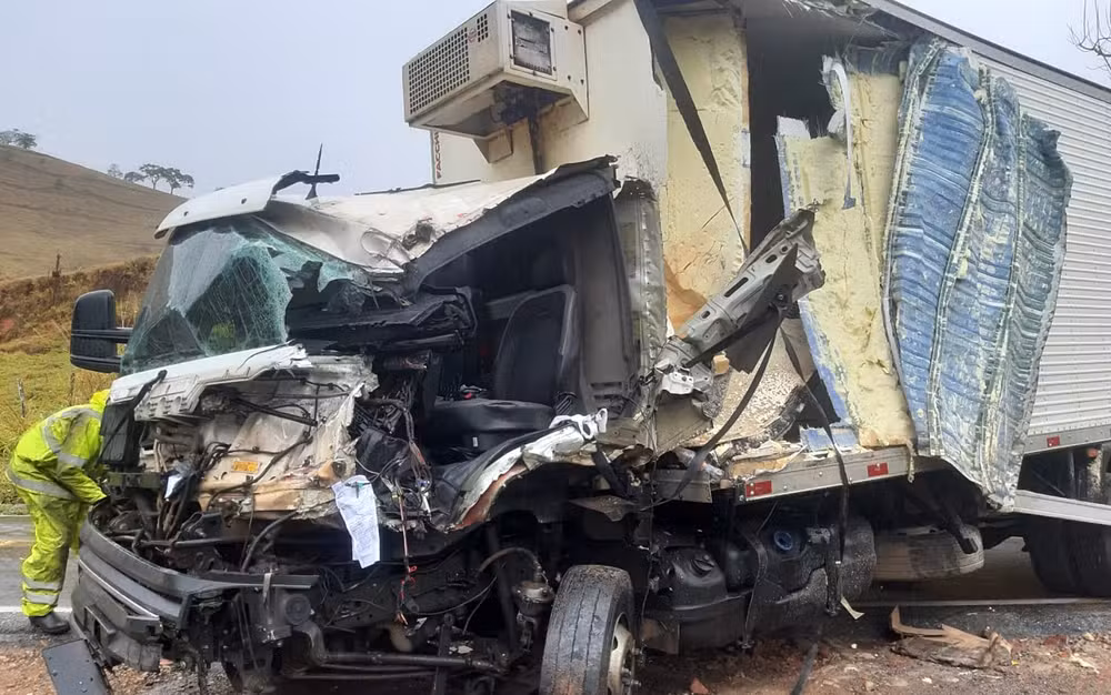 Motorista fica gravemente ferido em acidente na MG-290, em Borda da Mata