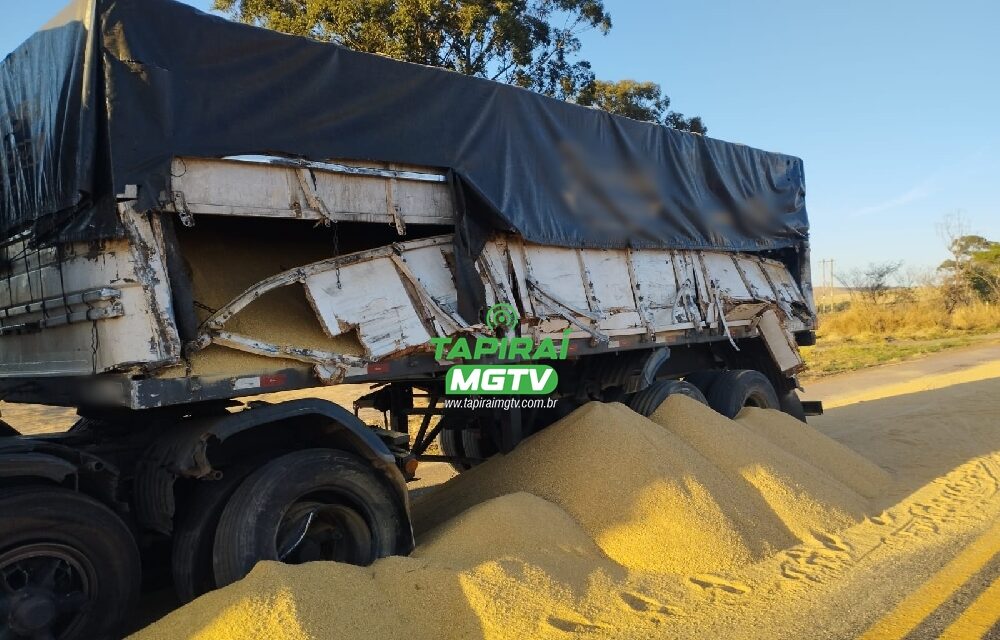 Acidente entre carretas deixa motorista ferido na BR-262, em Ibiá