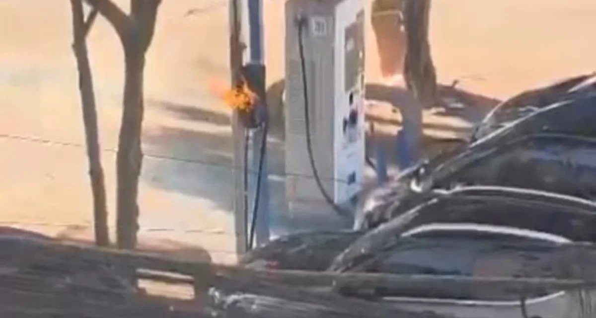 Estação de recarga de carro elétrico pega fogo em Águas Claras