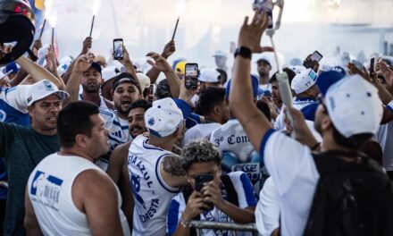 Torcida do Cruzeiro prepara recepção na Toca da Raposa II antes de clássico contra o Atlético