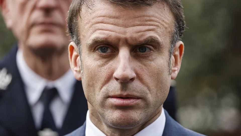 França exige prontidão hospitalar para possível conflito armado até 2026