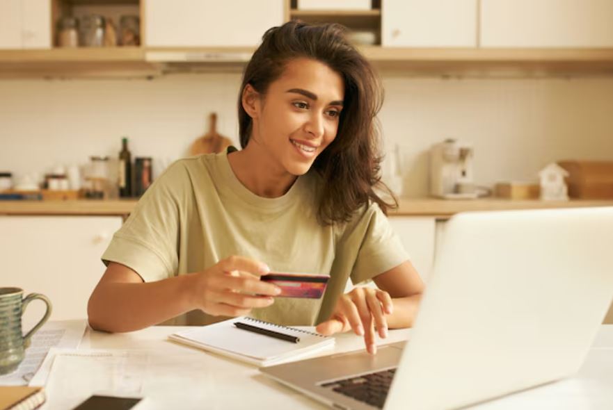 Mais do que preço: como a experiência do consumidor pesa na escolha do marketplace?