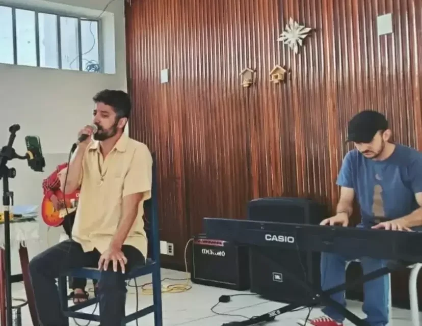 Residência Inclusiva de Formiga celebra Dia Nacional de Luta da Pessoa com Deficiência com sarau musical