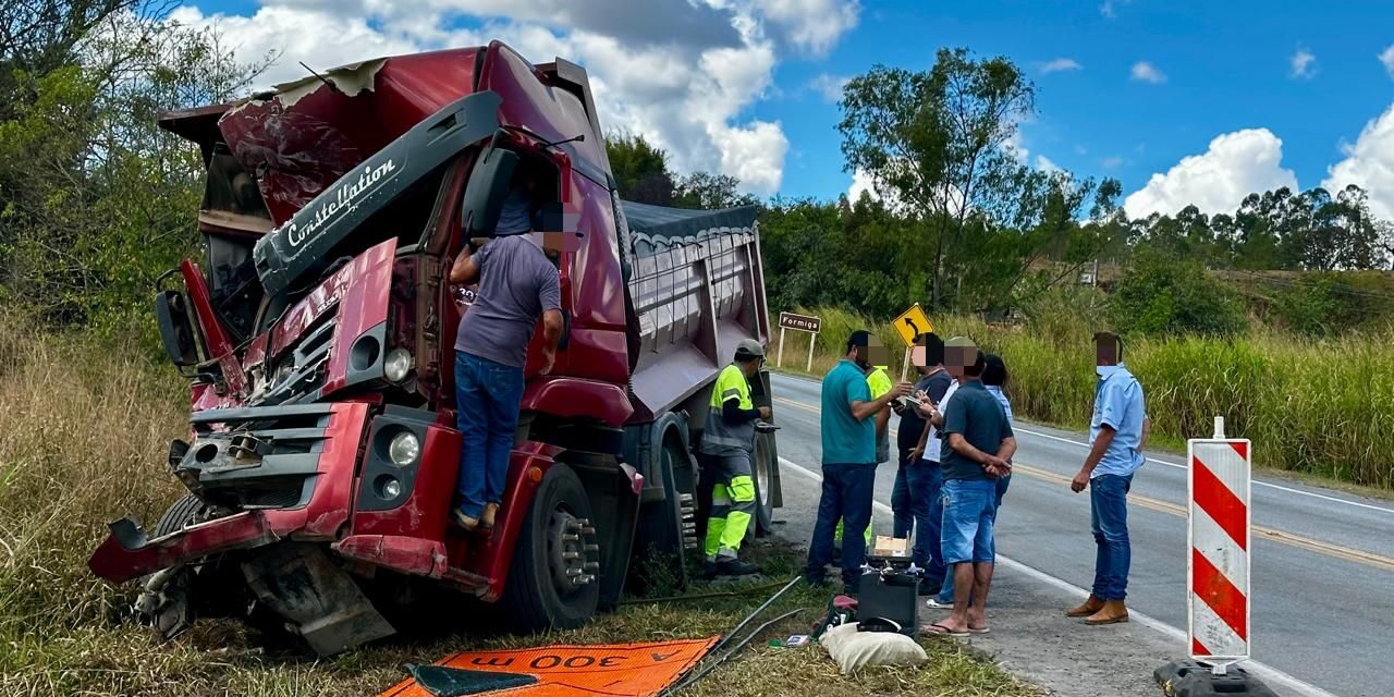 Acidente envolvendo três veículos é registrado na MG-050, em Formiga