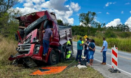 Acidente envolvendo três veículos é registrado na MG-050, em Formiga
