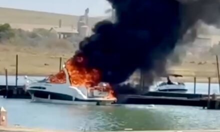 Embarcação pega fogo na marina do Clube Furnastur, em Formiga