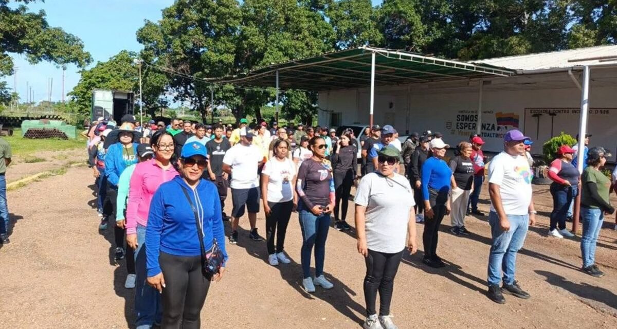Venezuela inicia treinamento militar de civis em meio à tensão com EUA