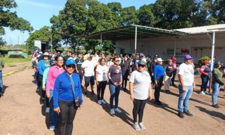 Venezuela inicia treinamento militar de civis em meio à tensão com EUA