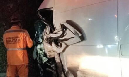 Quatro pessoas ficam feridas em acidente na MG-050, próximo a Córrego Fundo