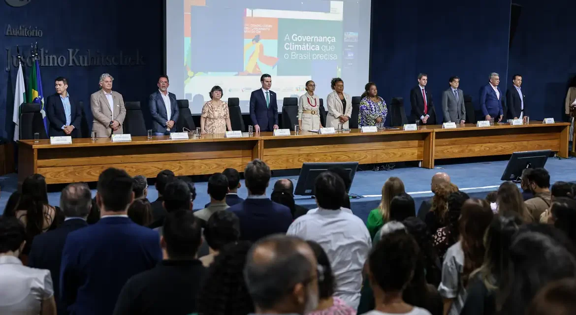 Marina Silva defende cooperação entre governos e sociedade para enfrentar crise climática