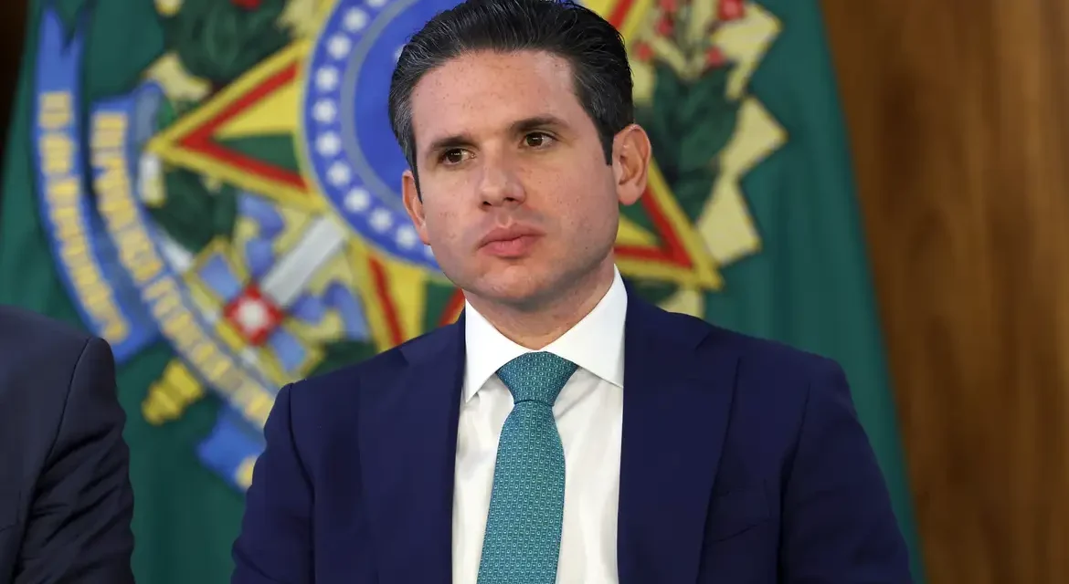 Hugo Motta prevê votação de isenção do Imposto de Renda na próxima semana e critica pautas “tóxicas” no Congresso