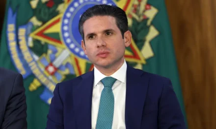 Hugo Motta prevê votação de isenção do Imposto de Renda na próxima semana e critica pautas “tóxicas” no Congresso
