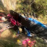 Ônibus despenca de penhasco no Sri Lanka e deixa ao menos 15 mortos