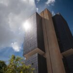 Boletim Focus aponta alta na previsão do PIB e queda contínua da inflação