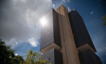 Boletim Focus aponta alta na previsão do PIB e queda contínua da inflação