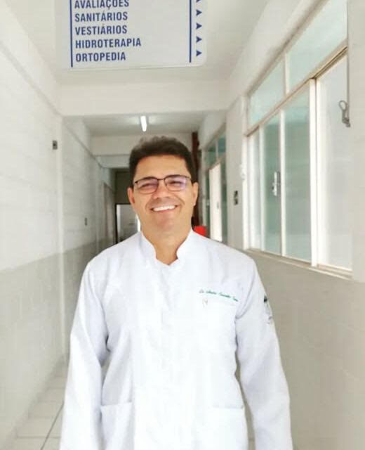 Professor do UNIFOR-MG recebe Comenda Especial do CREFITO-4 MG