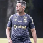 Fifa condena Santos a pagar R$ 12,6 milhões a Pedro Caixinha e comissão técnica