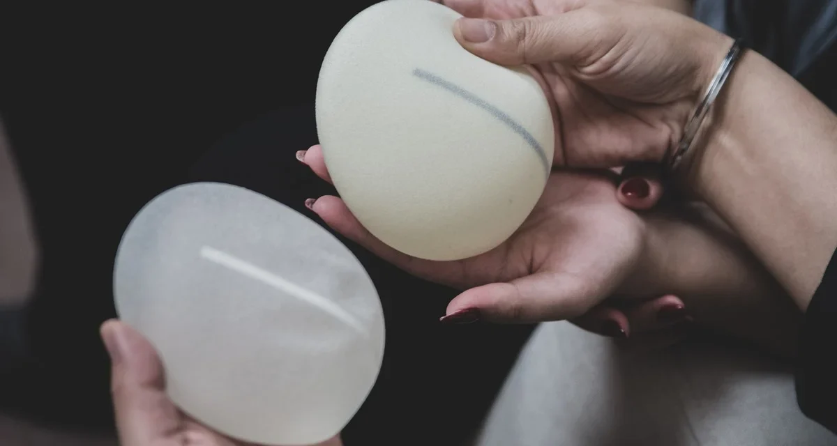 Brasil registra caso raro de câncer associado a implante mamário de silicone