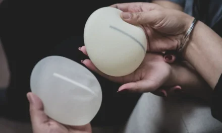 Brasil registra caso raro de câncer associado a implante mamário de silicone