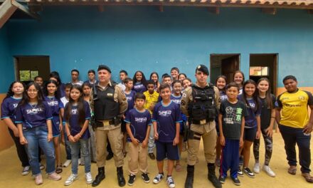 PMMG realiza palestra educativa sobre segurança no trânsito para crianças em Tapiraí