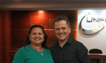Palestra no Colégio UNIFOR destaca importância da união entre escola e família