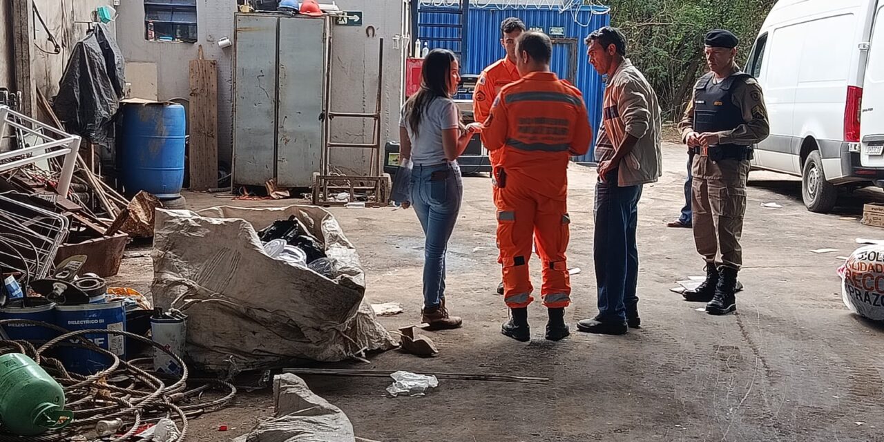 Fiscalização conjunta inspeciona ferros-velhos em Arcos durante Operação Circuito Fechado