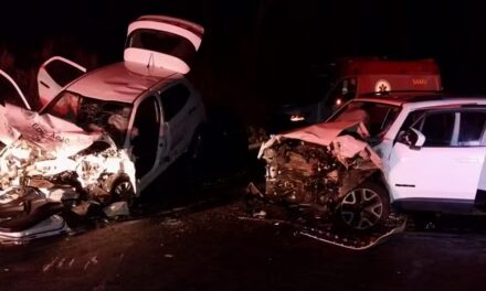 Acidente com três veículos deixa quatro feridos na MGC-383, em Minas