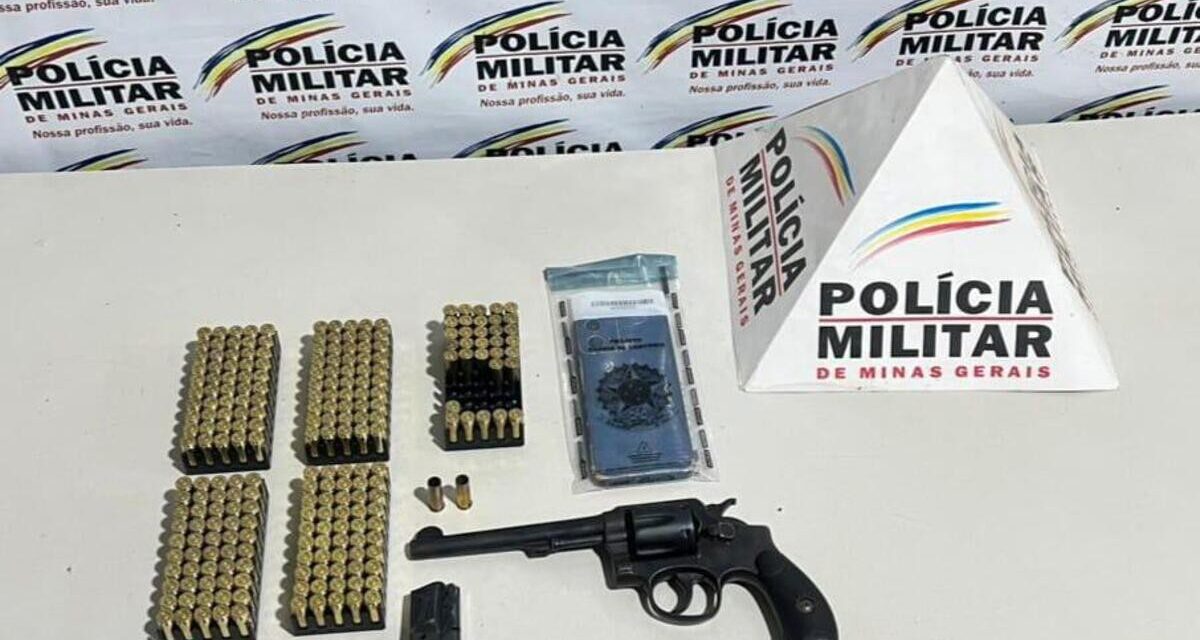 Homem com tornozeleira eletrônica é preso por matar cachorro e posse ilegal de armas em MG