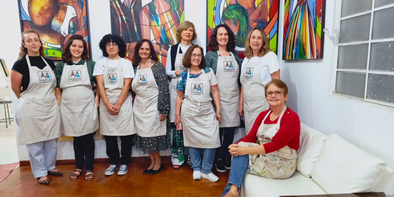 Alunas do Atelier Maria José Boaventura transformam vivências em arte na exposição “A Urgência da Expressão”