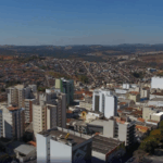 Após cerca de uma hora de choro, bebê é resgatado sozinho em casa em Varginha
