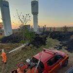 Incêndio atinge vegetação e danifica tubulações de reservatório em Formiga