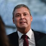 Lindbergh Faria chama de “bravata” ameaça dos EUA e aponta articulação da família Bolsonaro
