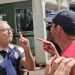 MTST e bolsonaristas trocam xingamentos e empurrões em frente ao condomínio de Bolsonaro