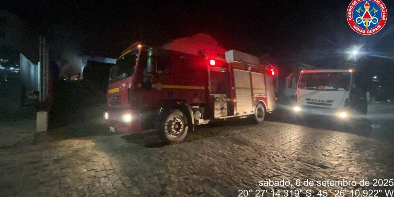 Incêndio destrói depósito em Formiga e mobiliza bombeiros por mais de cinco horas